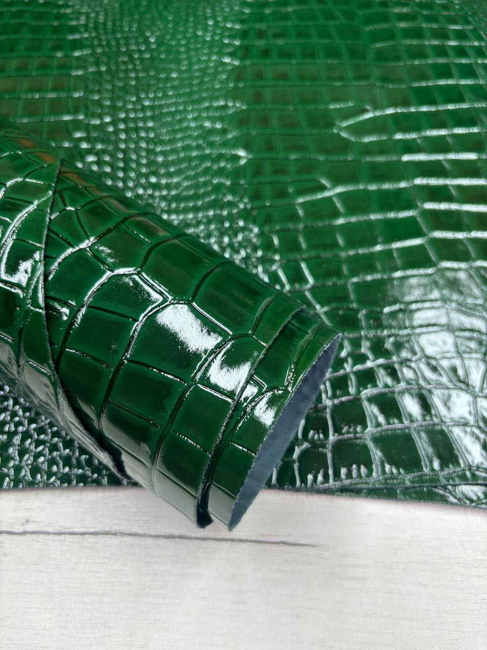 Натуральная галантерейная кожа с тиснением плитой "Кроко" артикул «Африка» 1