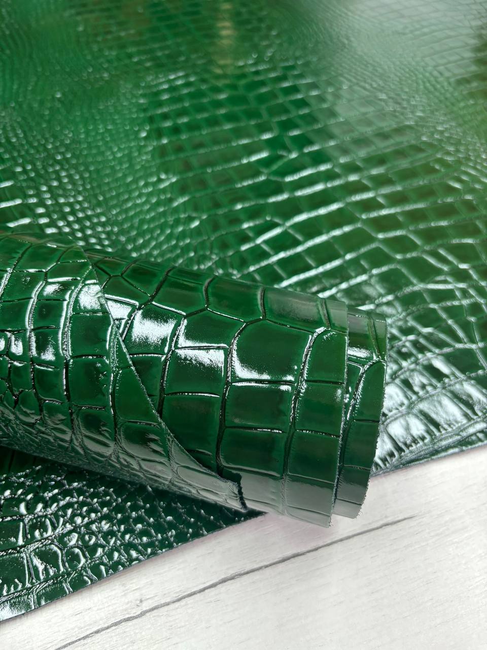 Натуральная галантерейная кожа с тиснением плитой "Кроко" артикул «Африка» 2