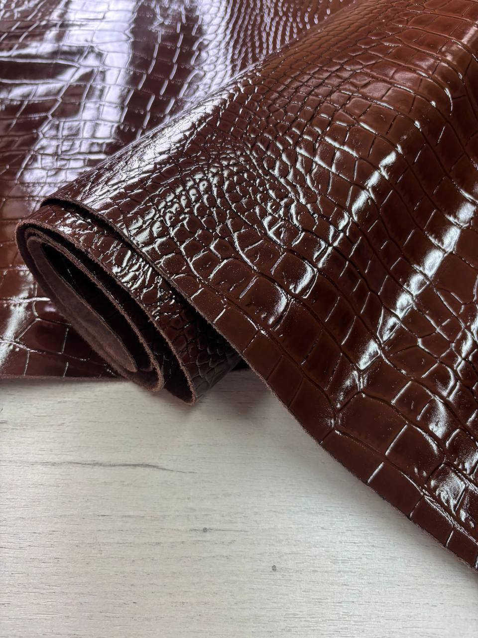 Натуральная галантерейная кожа с тиснением плитой "Кроко" артикул «Африка» 1