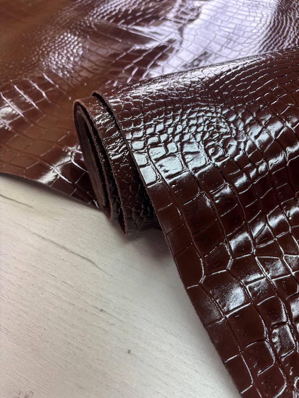 Натуральная галантерейная кожа с тиснением плитой "Кроко" артикул «Африка» 2