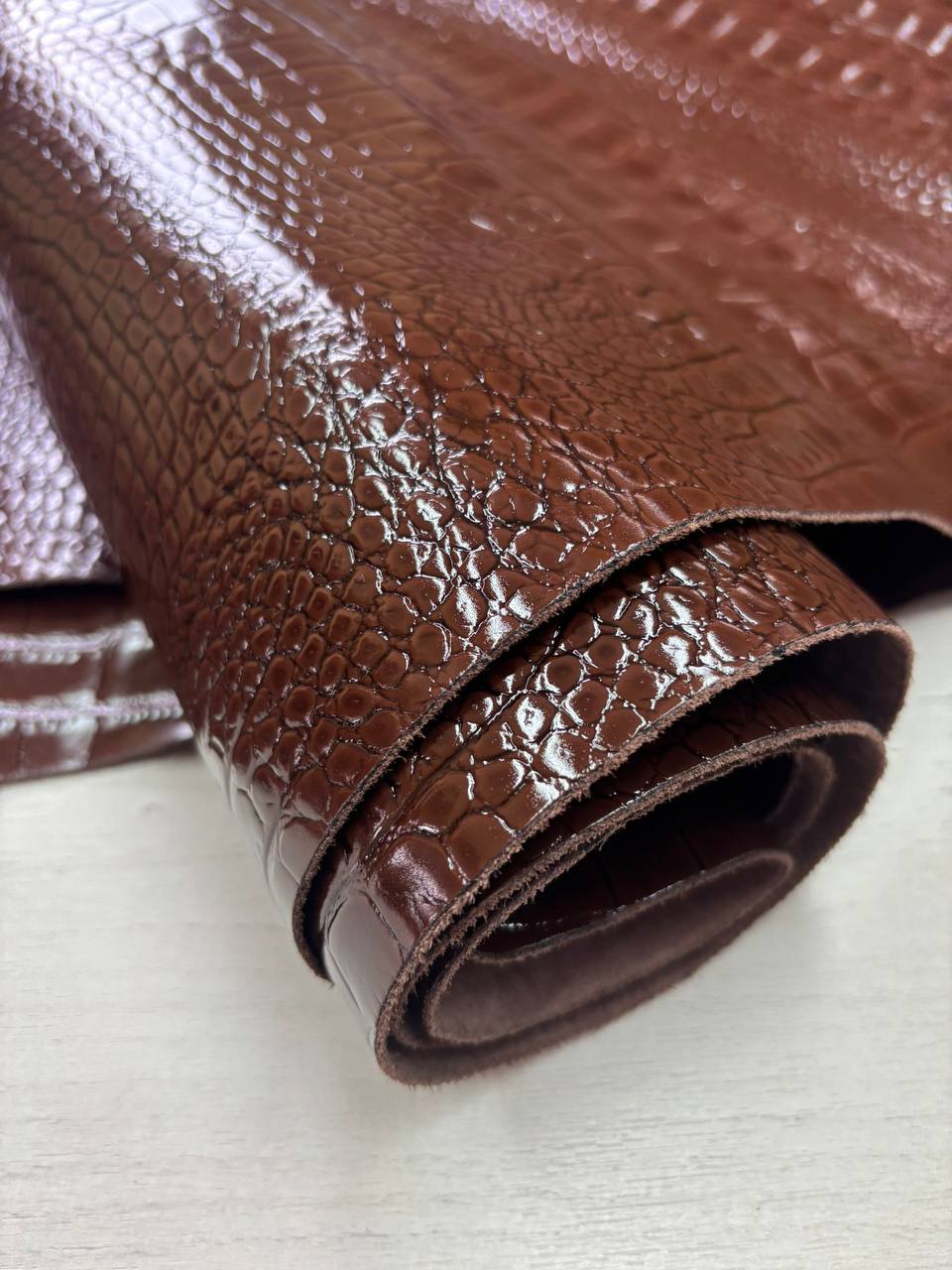 Натуральная галантерейная кожа с тиснением плитой "Кроко" артикул «Африка» 3
