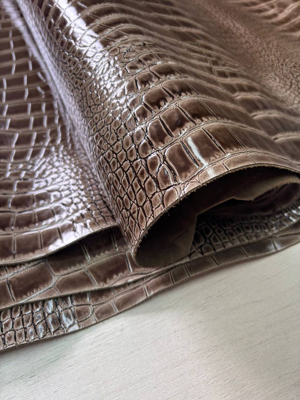 Натуральная галантерейная кожа с тиснением плитой "Кроко" артикул «Африка» 1