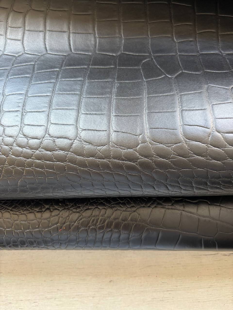 Натуральная кожа (спилок) с тиснением плитой под крокодила артикул "Фенито" 3