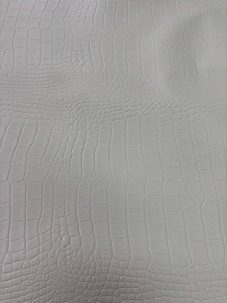 Натуральная кожа (спилок) с тиснением плитой под крокодила артикул "Фенито" 3