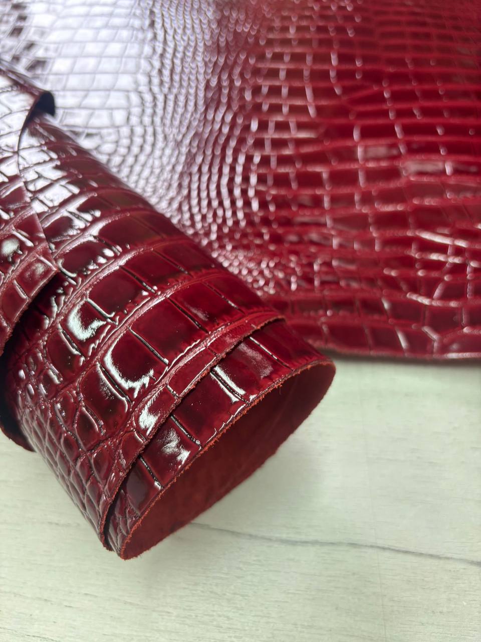 Натуральная галантерейная кожа с тиснением плитой "Кроко" артикул «Африка» 1