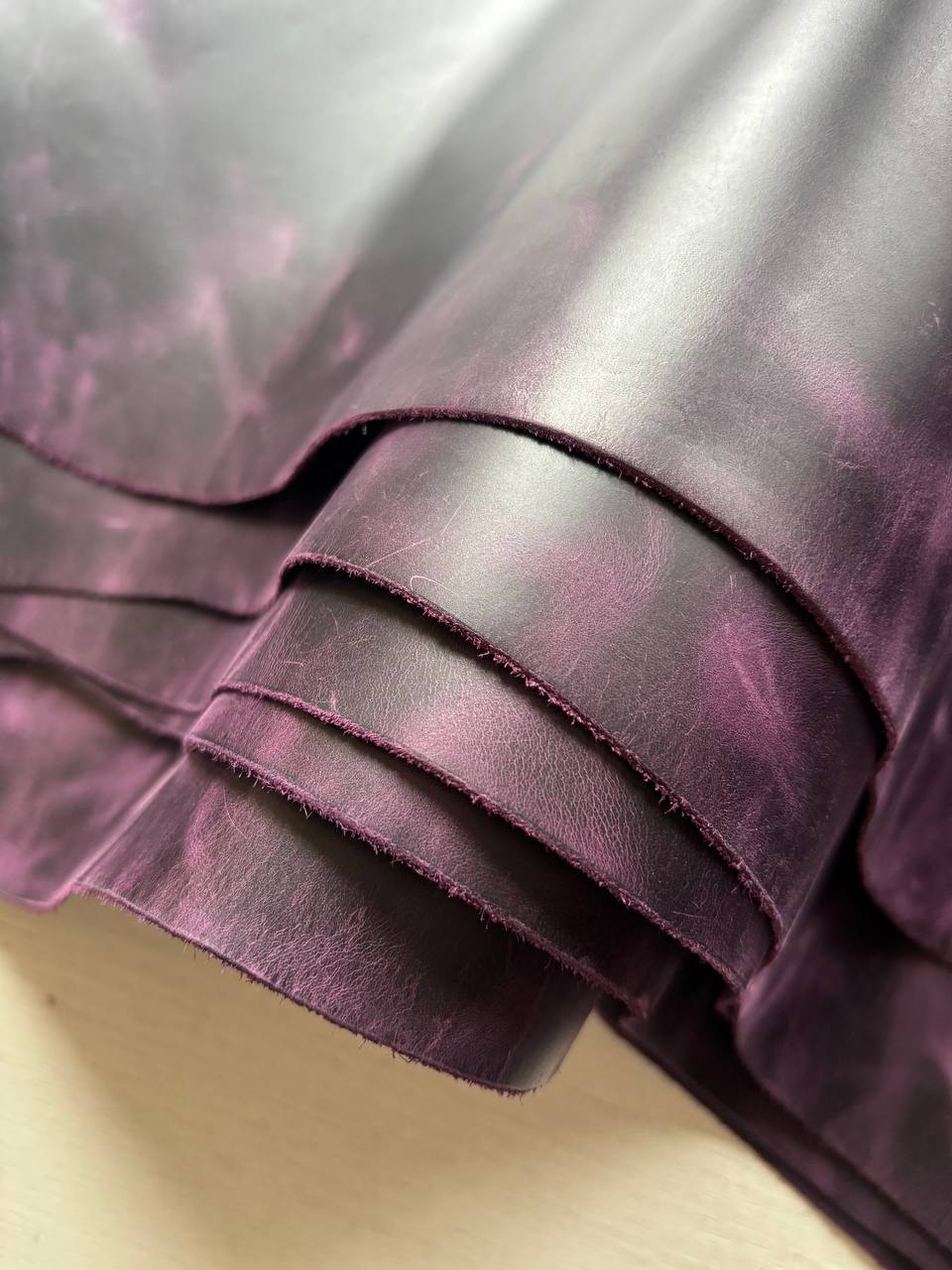 Кожа натуральная Крейзи Хорс цвета фуксия 1