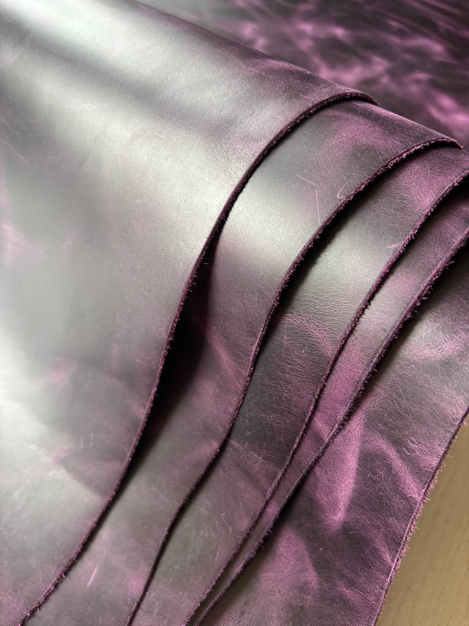 Кожа натуральная Крейзи Хорс цвета фуксия 2