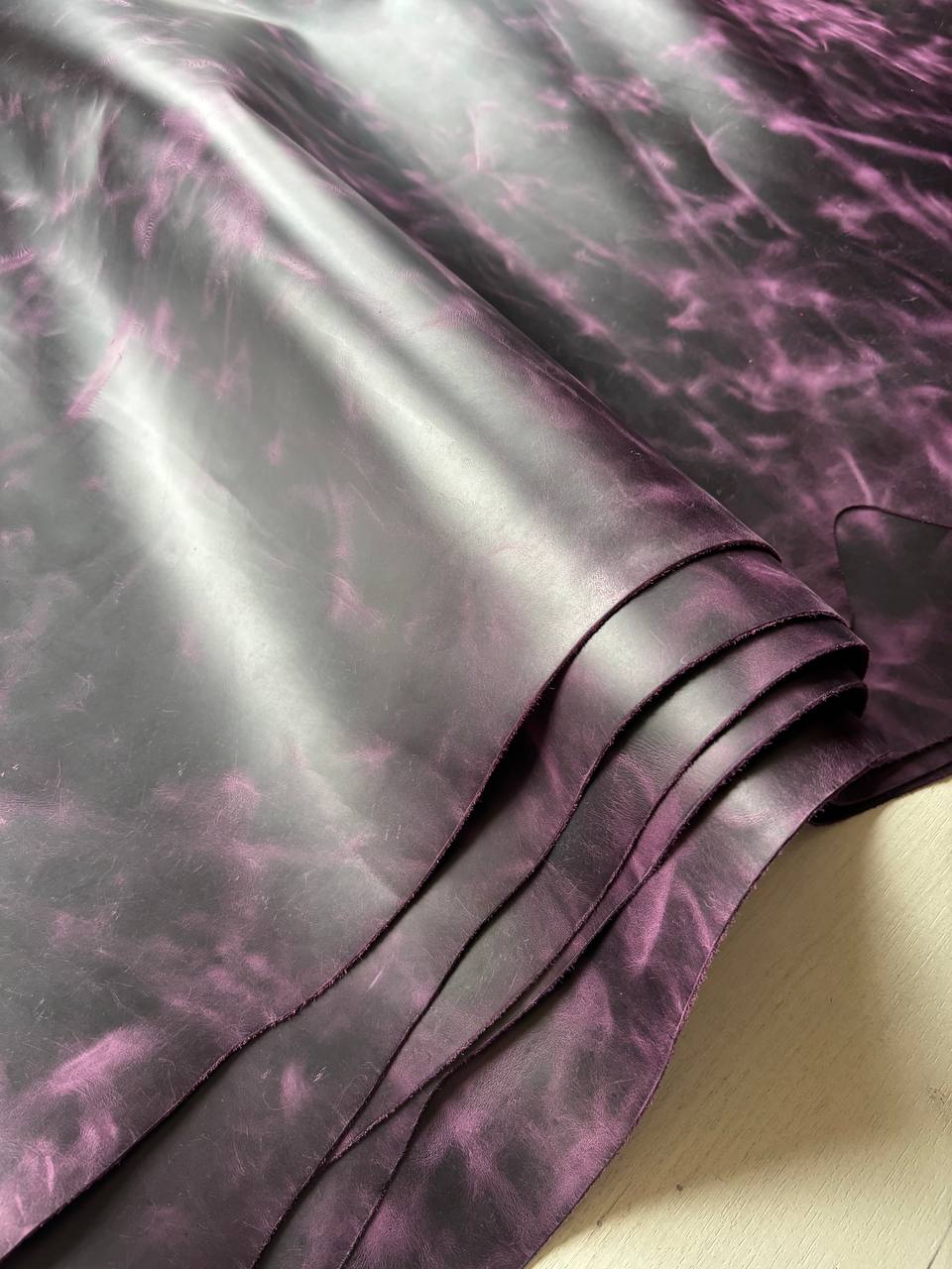 Кожа натуральная Крейзи Хорс цвета фуксия 3