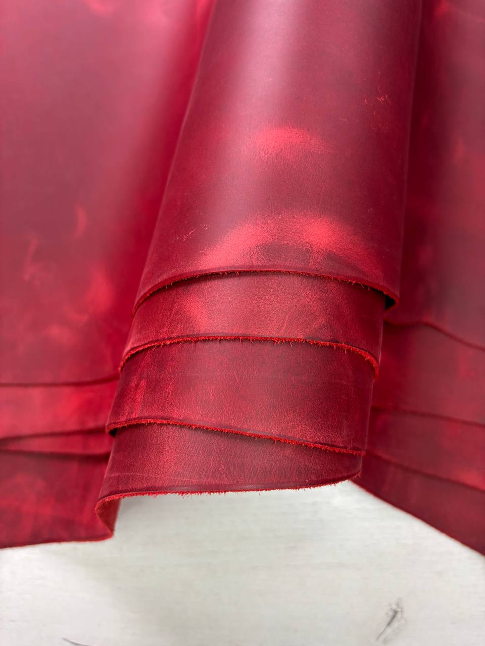 Кожа натуральная Крейзи Хорс красного цвета 1