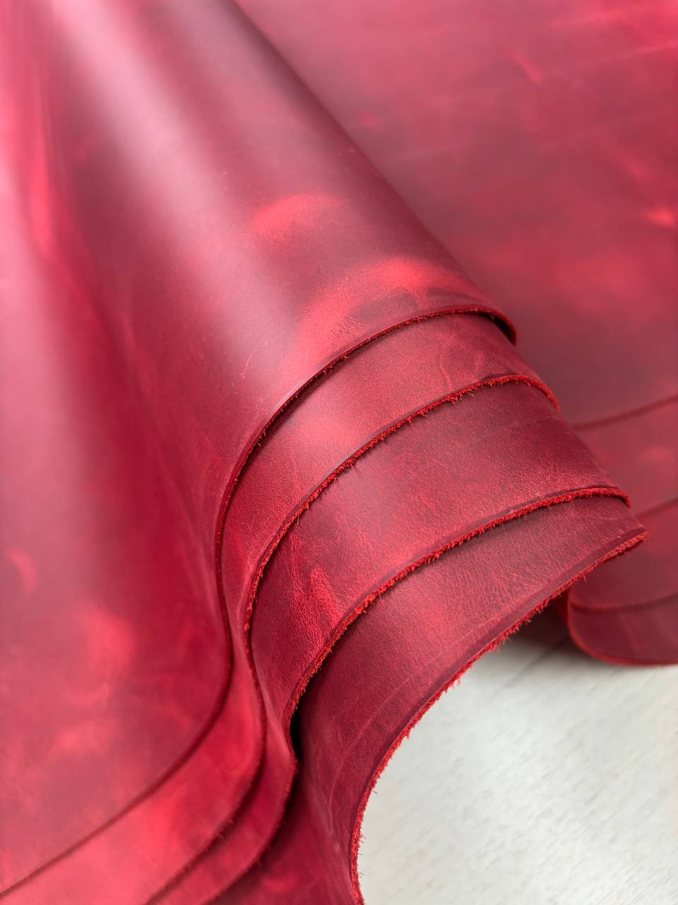 Кожа натуральная Крейзи Хорс красного цвета 2