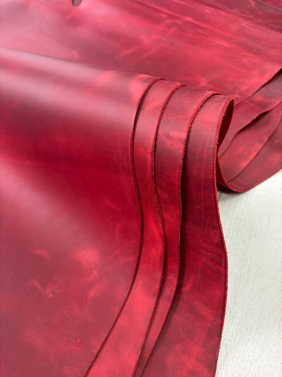 Кожа натуральная Крейзи Хорс красного цвета 3