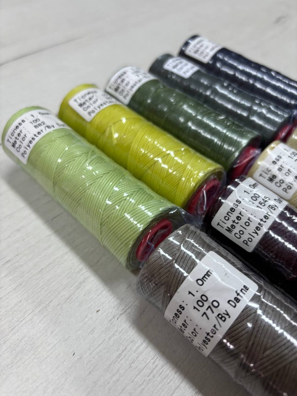 Плоская вощеная нить Dafna 1