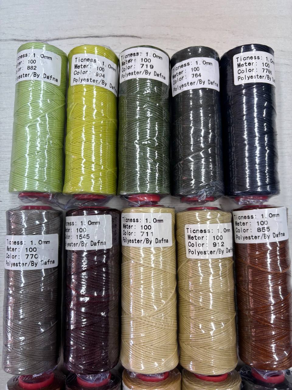 Плоская вощеная нить Dafna 2