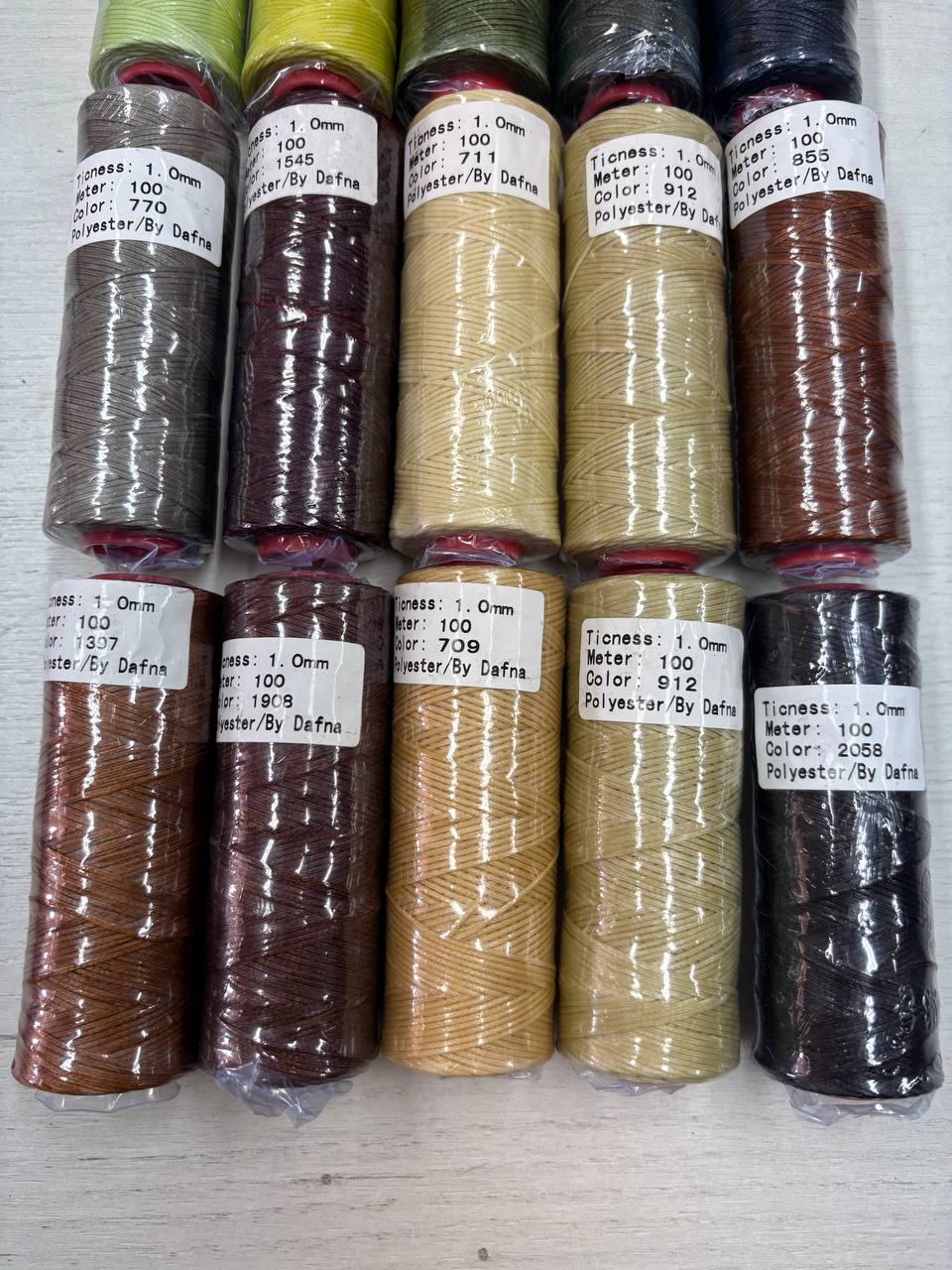 Плоская вощеная нить Dafna 3