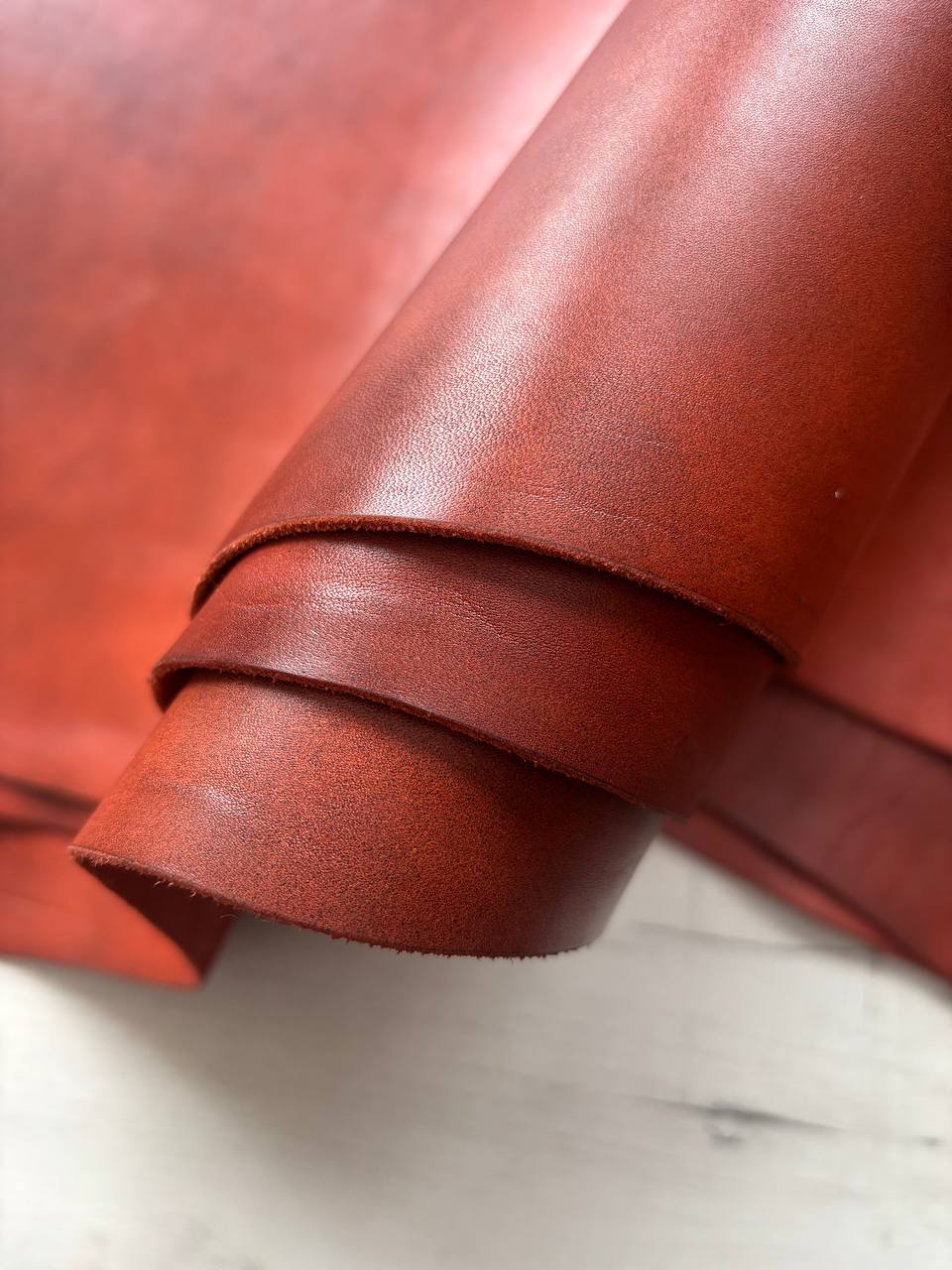 Юфть шорно-седельная с финишным покрытием в цвете охра 1