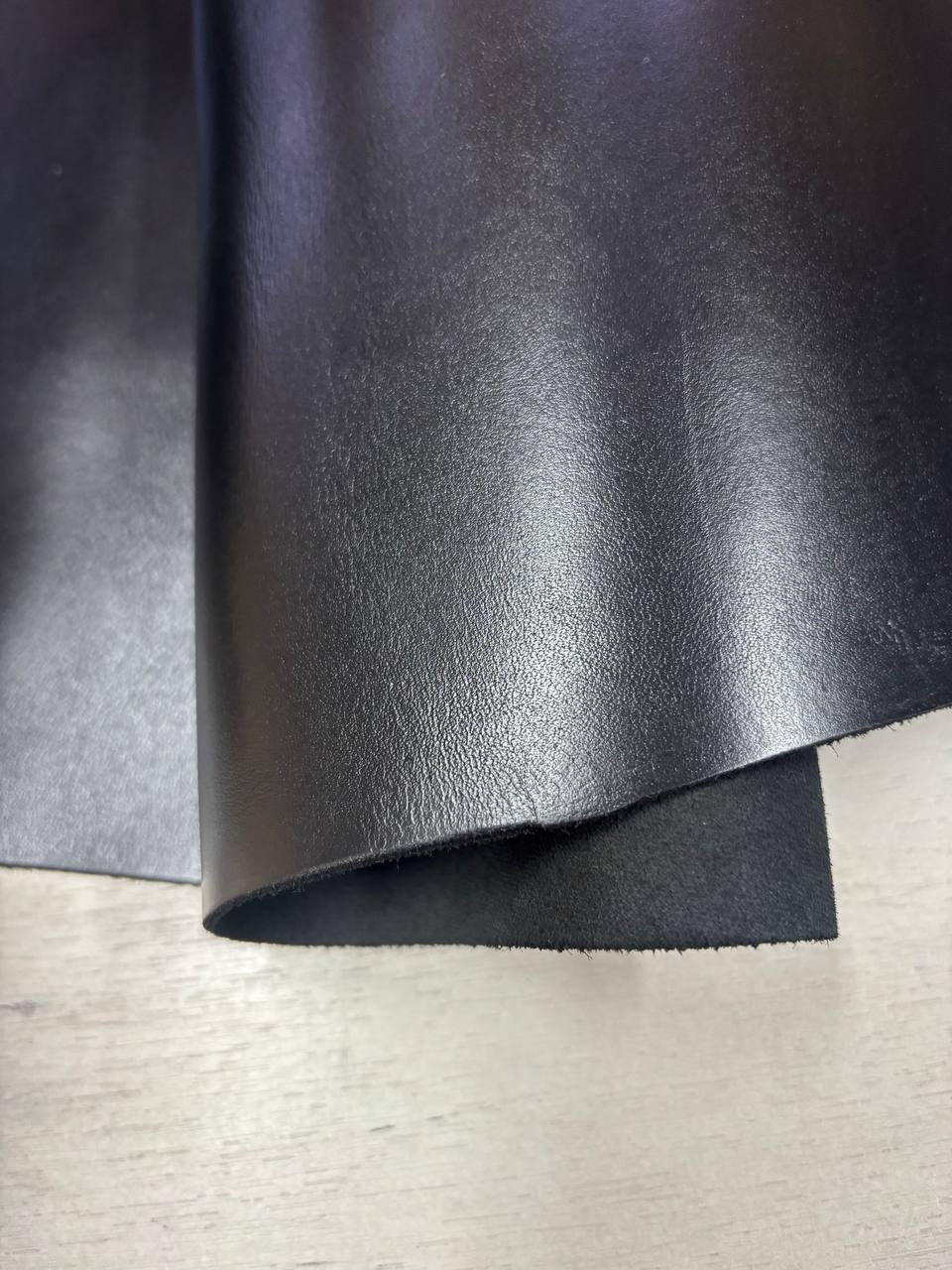 Шорно-седельная юфть чёрного цвета с отделкой "Люкс" 3