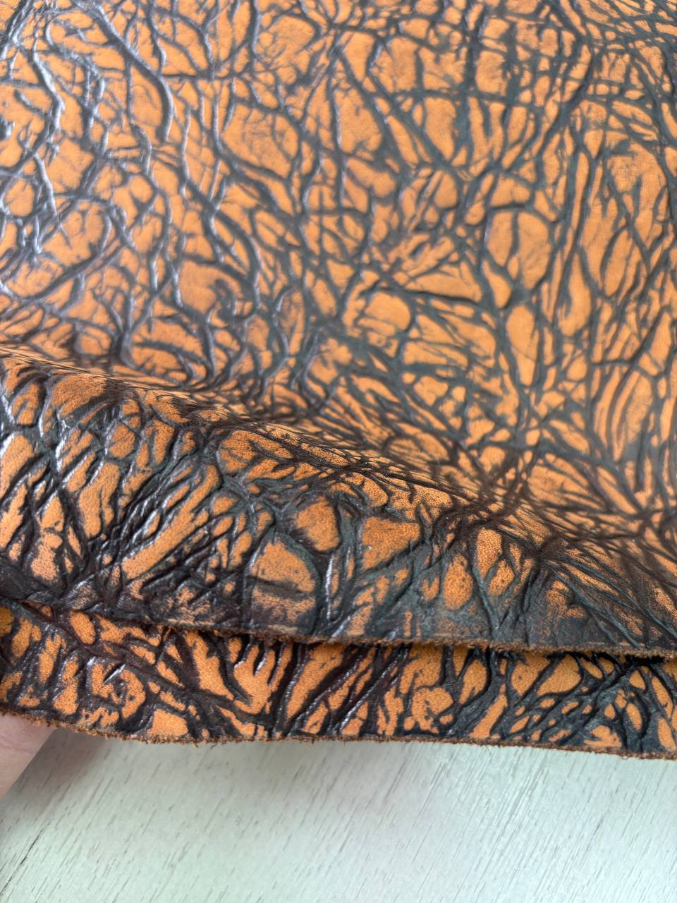 Шорно-седельная кожа с тиснением Тигина 3