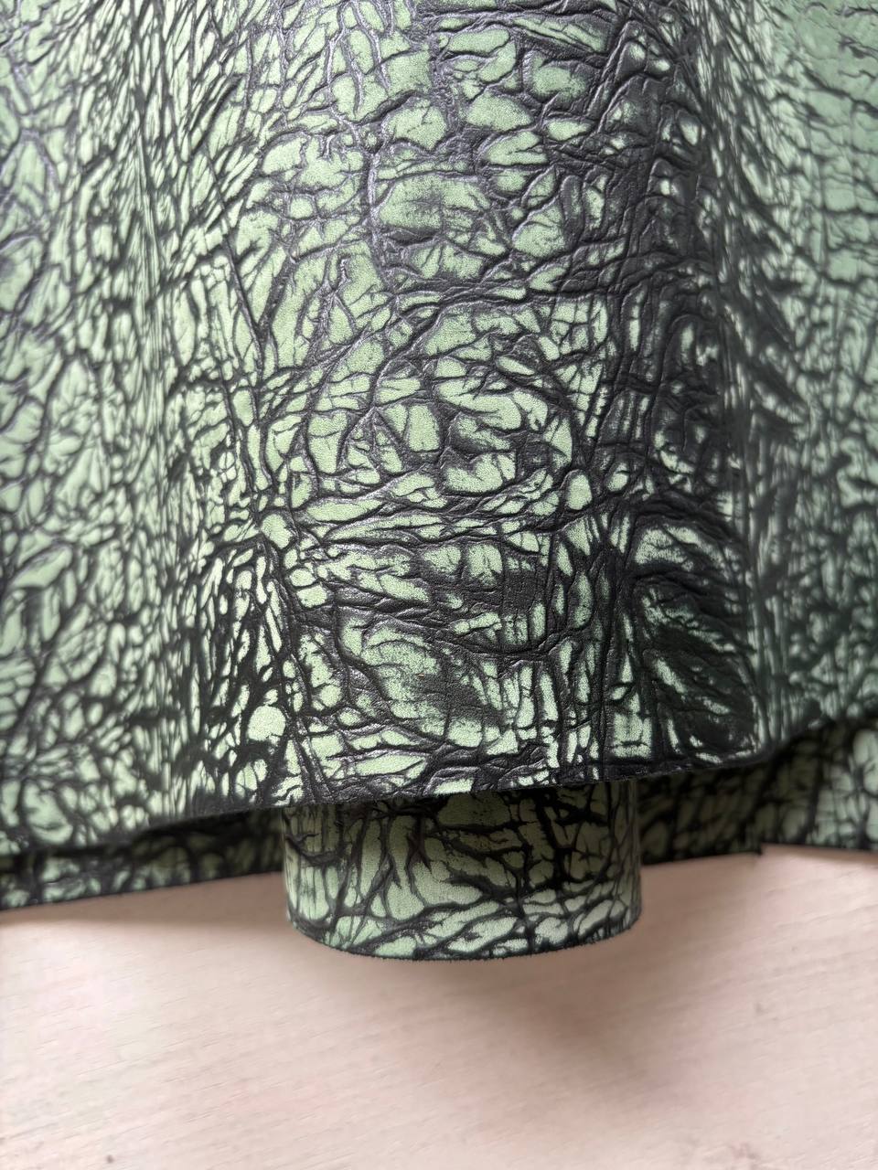 Юфть шорно-седельная с тиснением Тигина 1