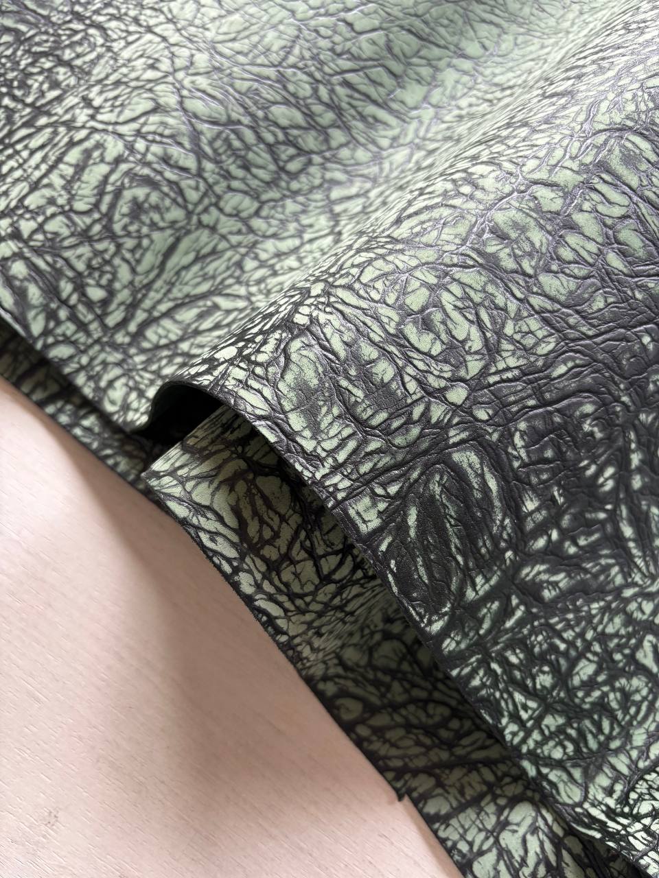 Юфть шорно-седельная с тиснением Тигина 2