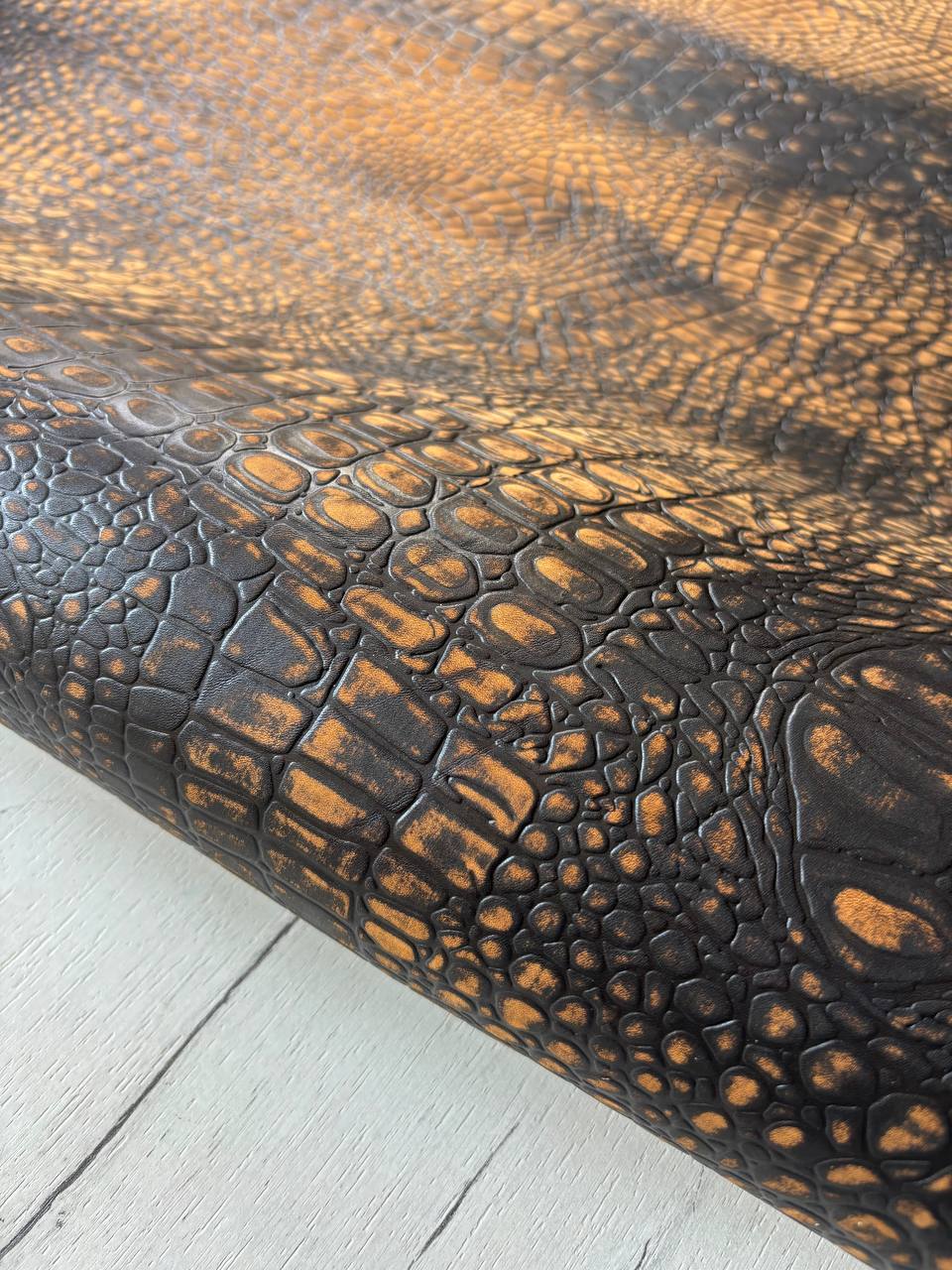 Шорно-седельная юфть с тиснением "Рептилия" 1