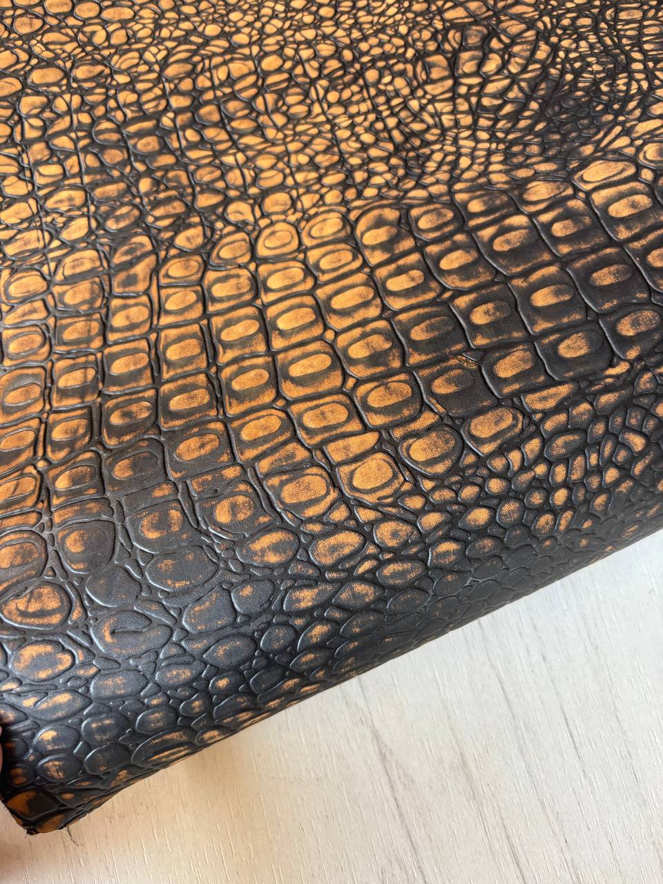 Шорно-седельная юфть с тиснением "Рептилия" 2