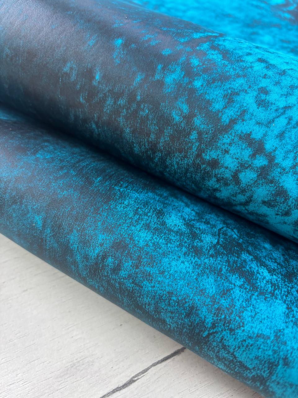 Юфть шорно-седельная артикул "Лофт" в голубом цвете 1