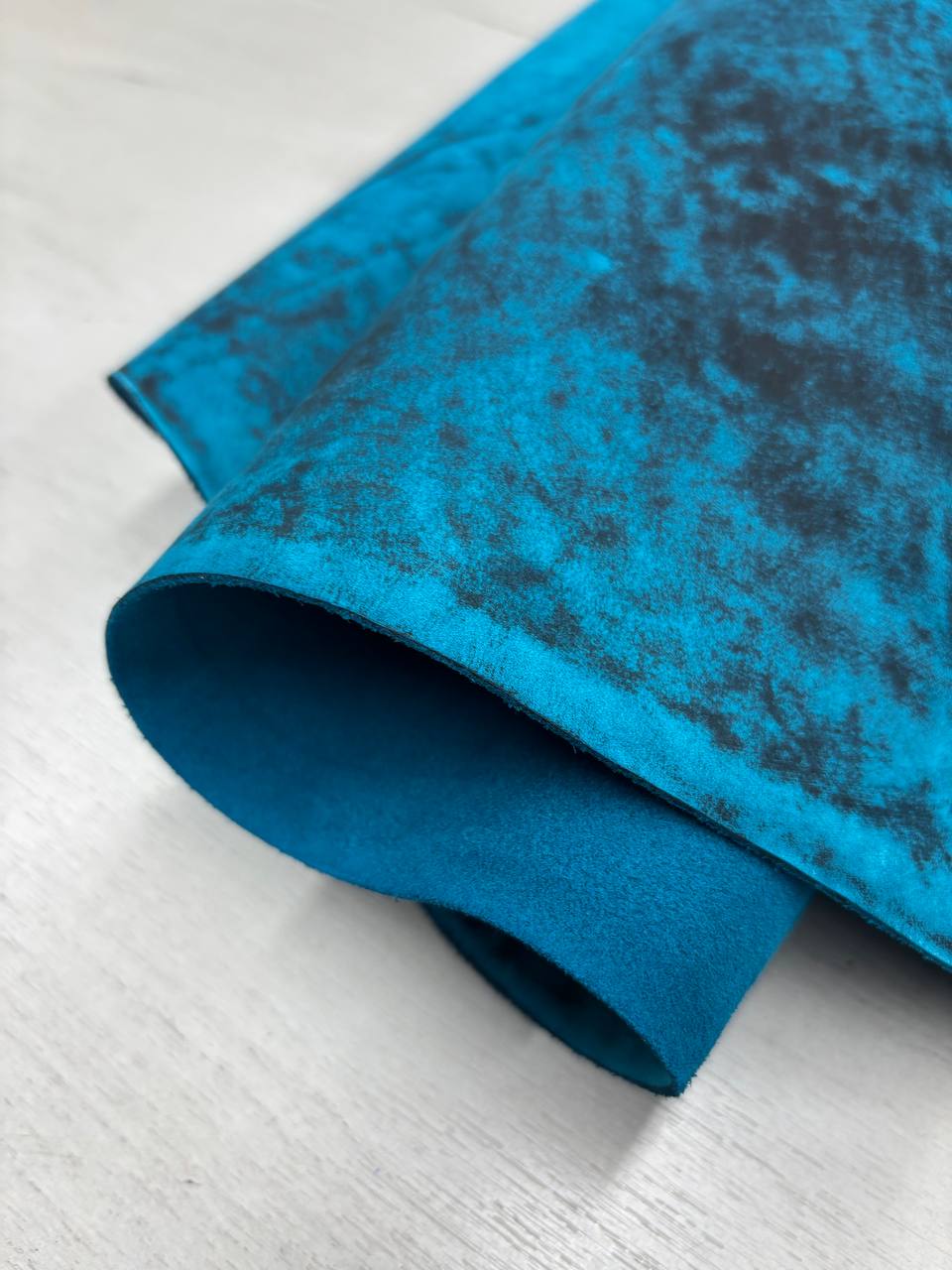 Юфть шорно-седельная артикул "Лофт" в голубом цвете 2