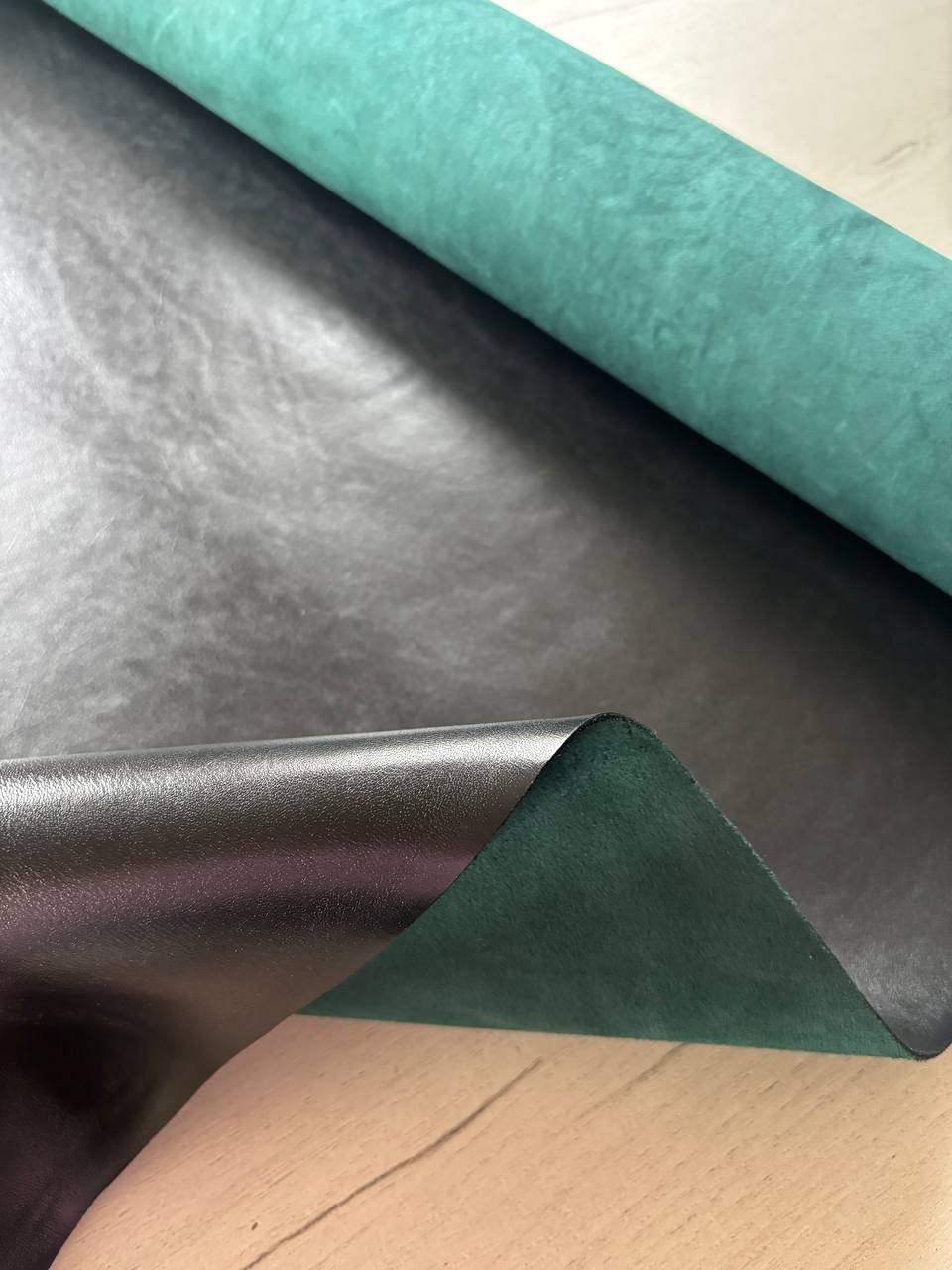 Юфть шорно-седельная артикул "Дабл" с яркой бахтармой 2