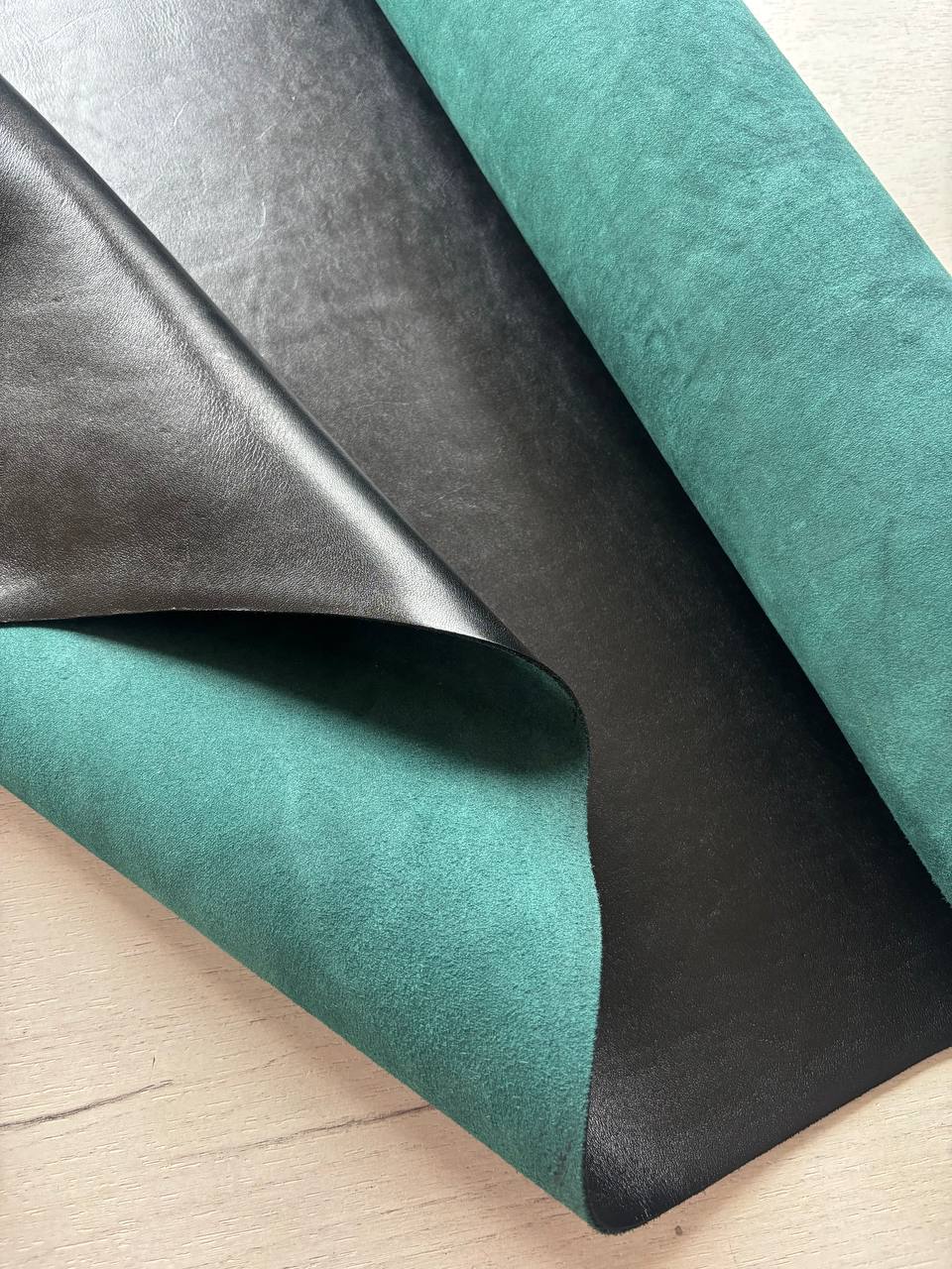 Юфть шорно-седельная артикул "Дабл" с яркой бахтармой 3